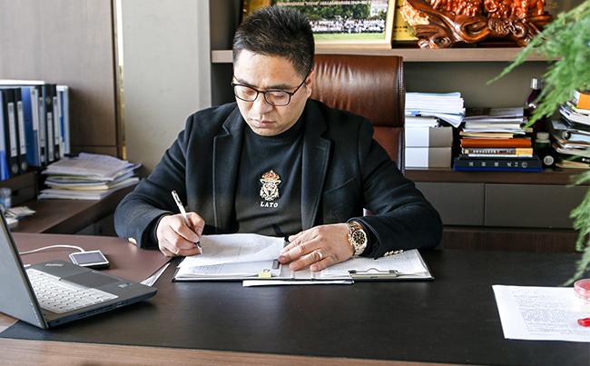 軒盛塑業(yè)銷售總監(jiān)謝選理先生-軒盛塑料托盤生產(chǎn)廠家