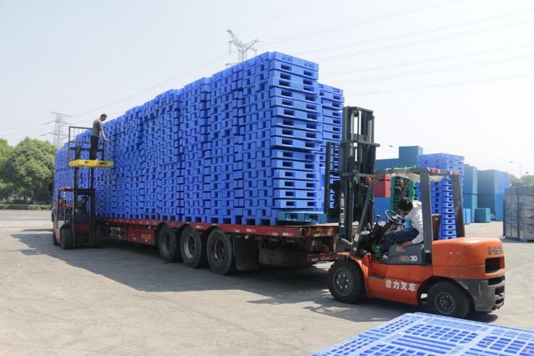 九腳吹塑托盤廠家定制 九腳吹塑托盤廠家定制