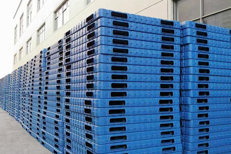貨架上的隱形功臣：如何挑選合適的塑料托盤(pán)？